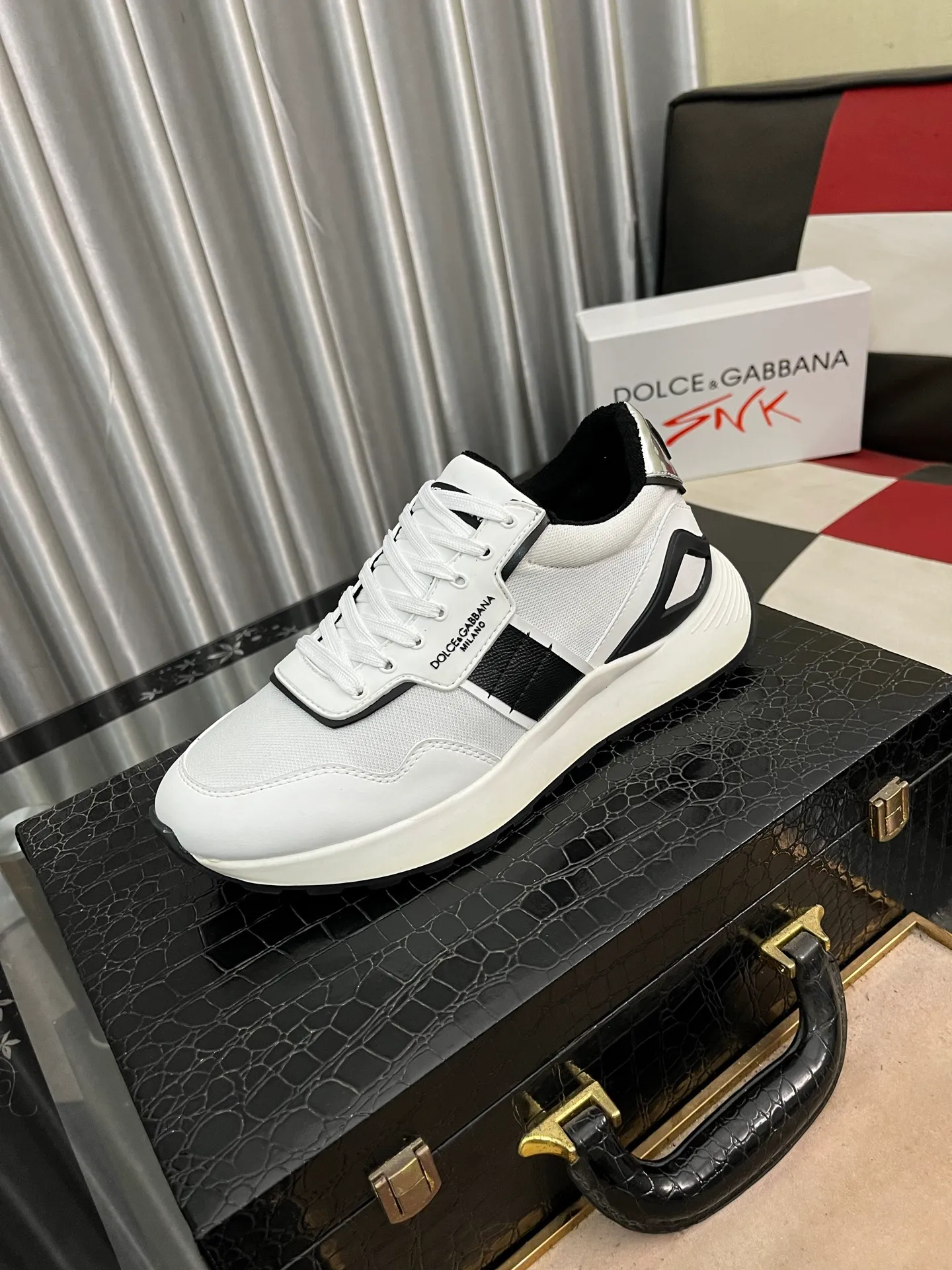 Men's shoes💰480⌚️⌚️New Dolce & Gabbana/top original DG heavy industry series, new casual fashion shoes👟The version is simple and elegant, fashionable and exclusive👑fashionable and generous. Upper: Original first-layer calfskin, comfortable sheepskin lining. Original special electroplated combination outsole, exquisite and luxurious, super A level! Compared with the genuine product at the counter, the version is no worse at all💕Size: 38-46